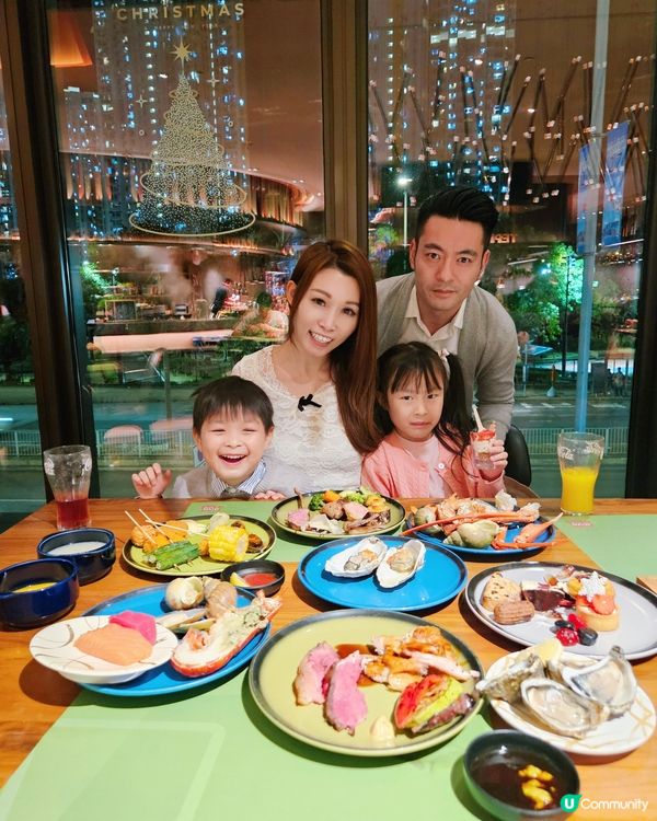 今個聖誕一於同好友同埋小朋友去帝逸酒店食屋誕自助餐歡渡聖誕啦...