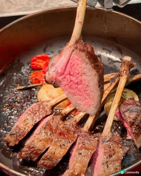 今個聖誕一於同好友同埋小朋友去帝逸酒店食屋誕自助餐歡渡聖誕啦...