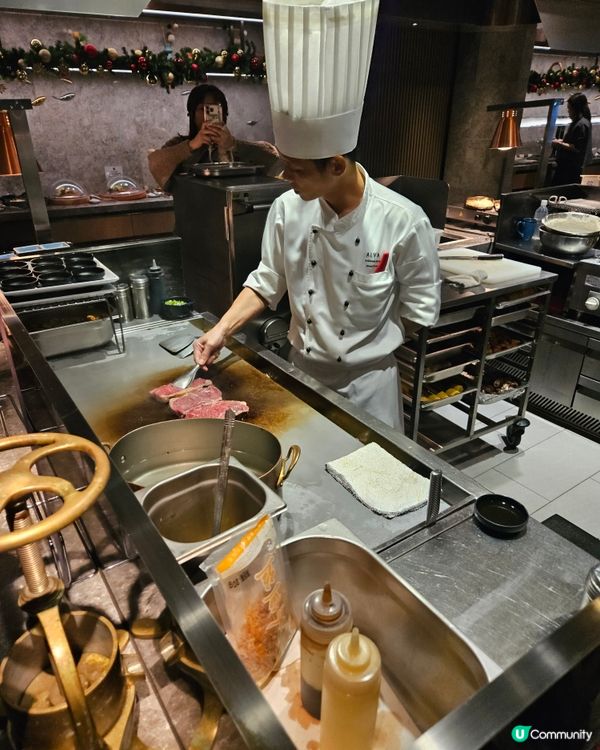 今個聖誕一於同好友同埋小朋友去帝逸酒店食屋誕自助餐歡渡聖誕啦...