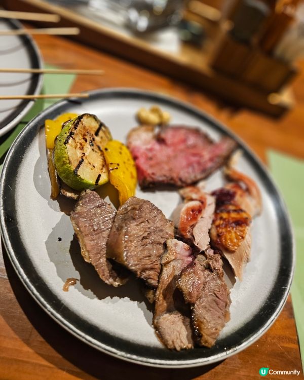 今個聖誕一於同好友同埋小朋友去帝逸酒店食屋誕自助餐歡渡聖誕啦...