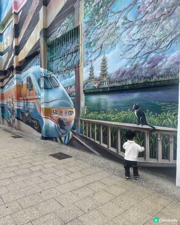 駁二藝術行，輕軌直達！🎨🚂