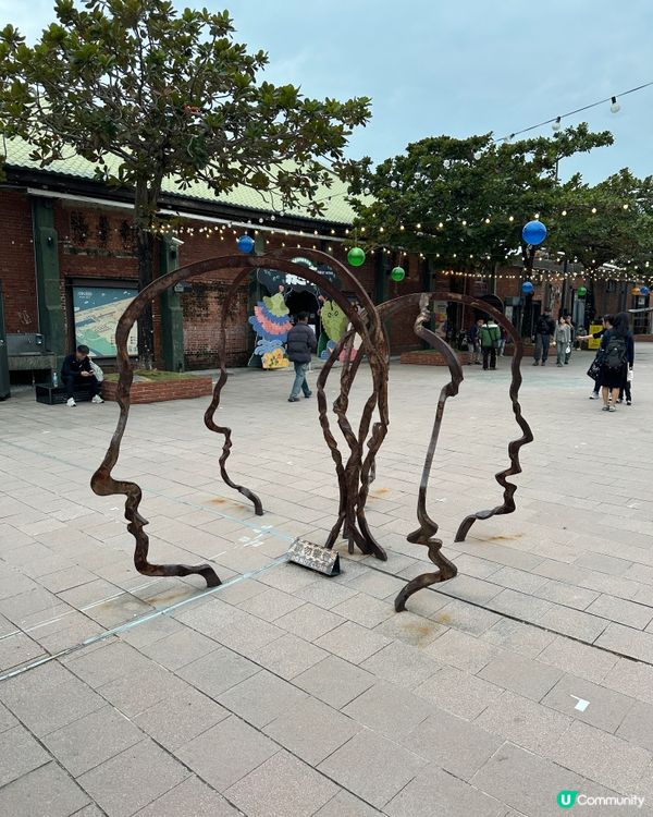 駁二藝術行，輕軌直達！🎨🚂