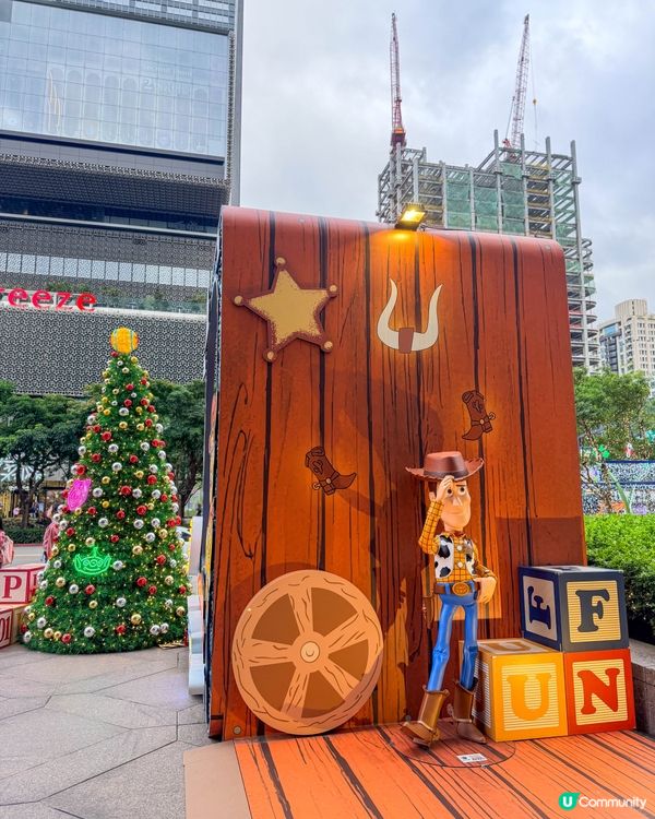 1.  台北101聖誕🎄！玩具總動員陪你過