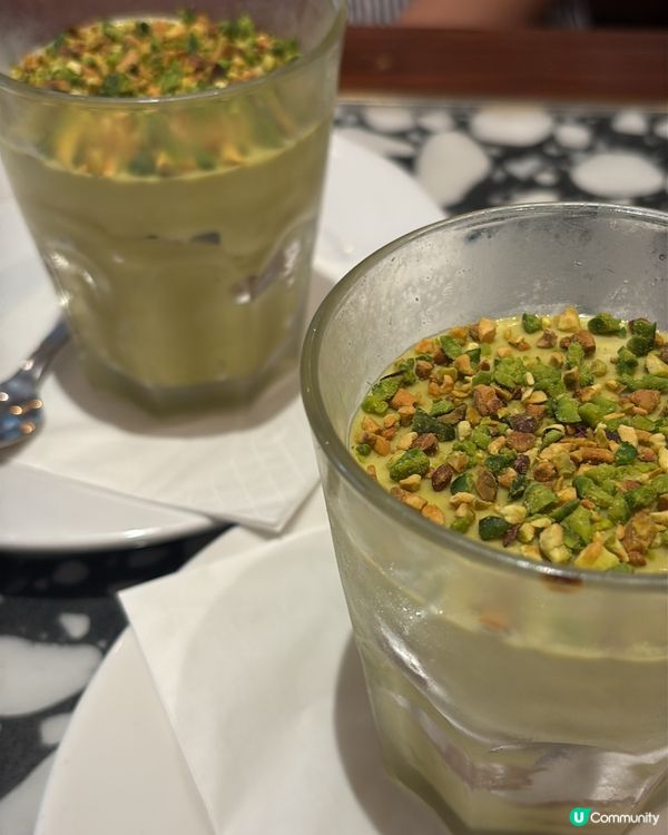 聖誕限定開心果tiramisu 😋