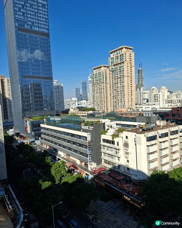今次入住了兩晚深圳如家酒，慶幸地被升級了有浴缸的房間。 房間...
