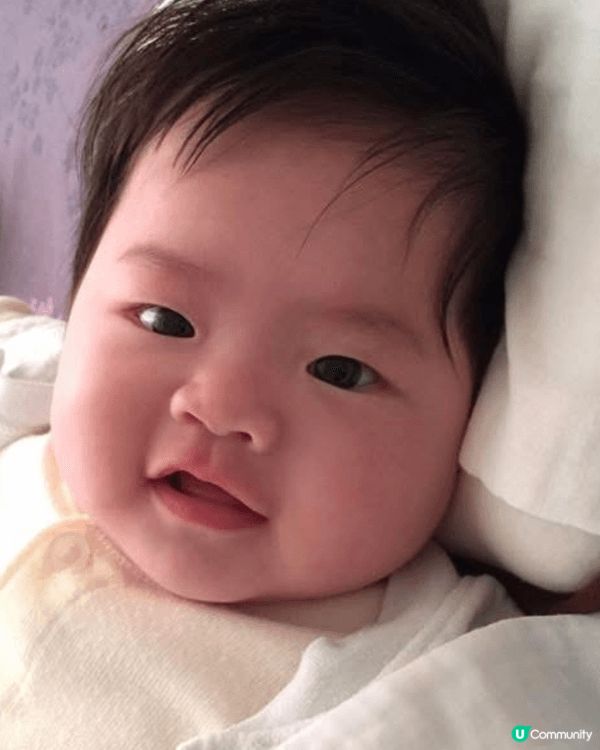 BB 最可愛的一面，就係純真的笑容，簡單不造作，你對BB無微...