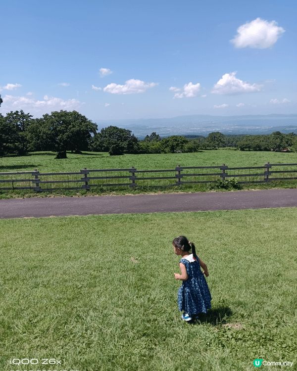 帶小眼晴看世界，暑假時一家三口去米子大山牧場，小朋友既興奮又...