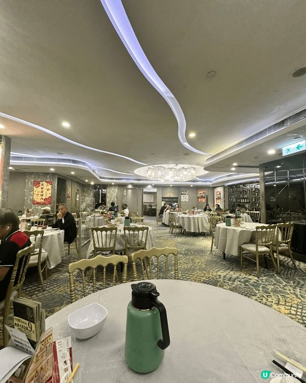 下午茶去咗利龍軒，竟然俾我見到$18一隻乳鴿！即刻叫咗隻試下...
