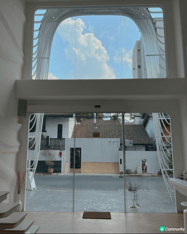 呢間係泰國嘅Cafe叫做Flat+White Cafe! 成...