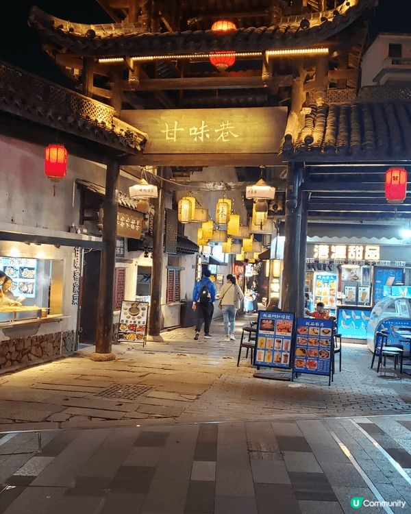 深圳甘坑古鎮內的甘坑巷內，充滿著客家傳統居民的古風特色，特別...