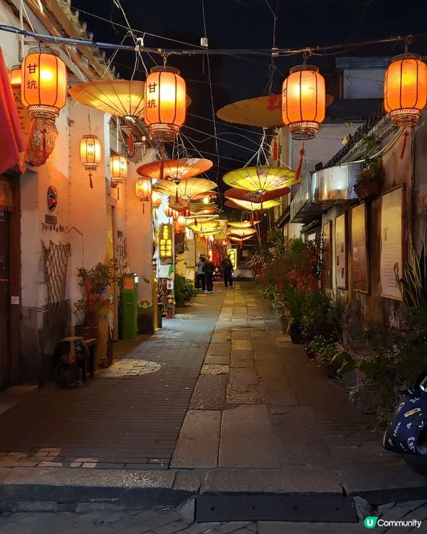 深圳甘坑古鎮內的甘坑巷內，充滿著客家傳統居民的古風特色，特別...