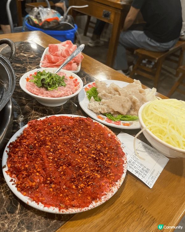 重慶防空洞邊爐，重慶既辣真係唔簡單，微辣都十隻辣，我點食呀，...