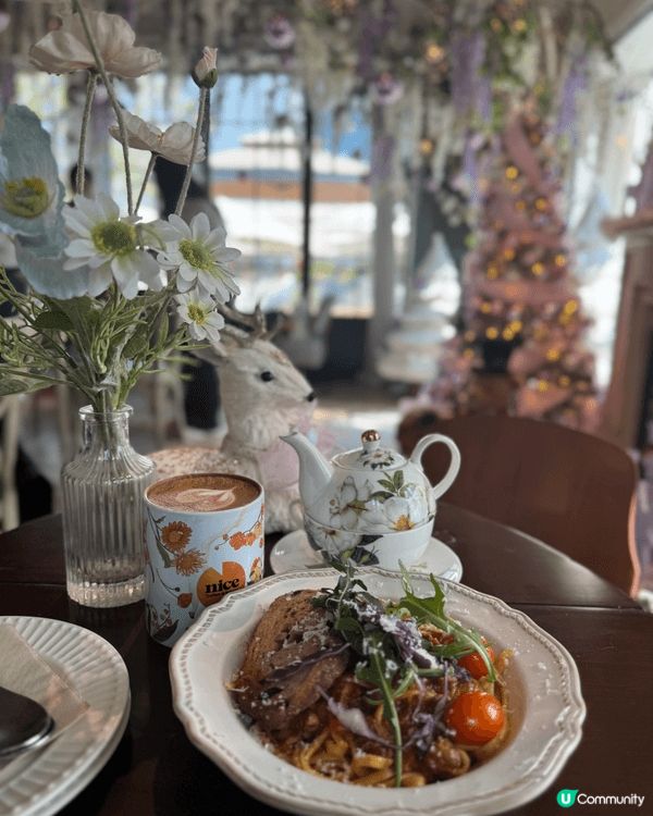 1及2，深圳龍華nice coffee, 充滿聖誕氣氛的一間...