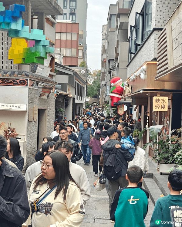 深圳南頭古城，改建成大大小小商店，假日人山人海，都有很多特色...