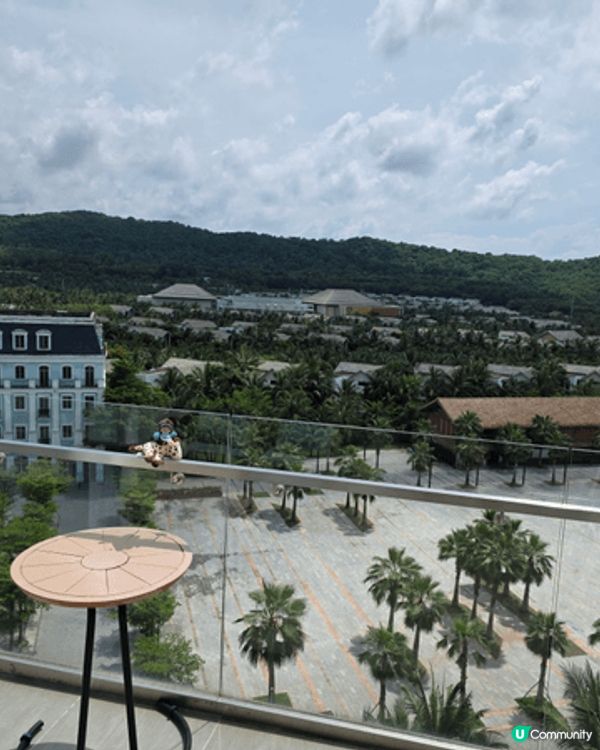 當地人熱情，可以享受很多當地美食，富國島 call 車方便，...
