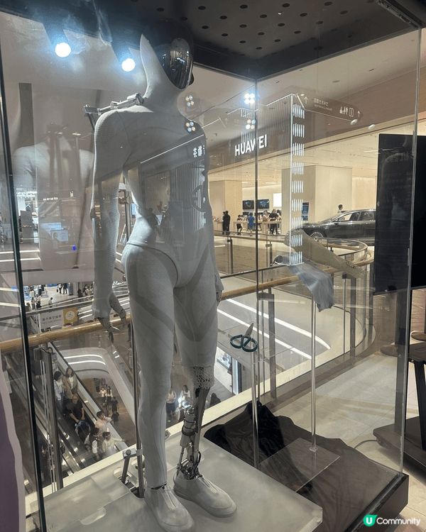深圳深業上城有小鵬機械人展覽，親眼看到機械人，不得不讚嘆科技...