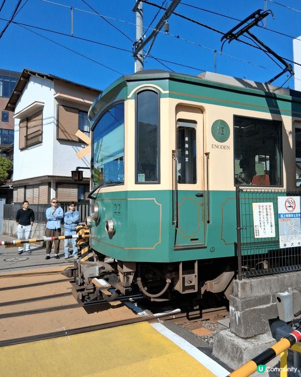 日本鎌倉高校前站 果然係一大打卡熱點 好多人 就係為咗影相過...