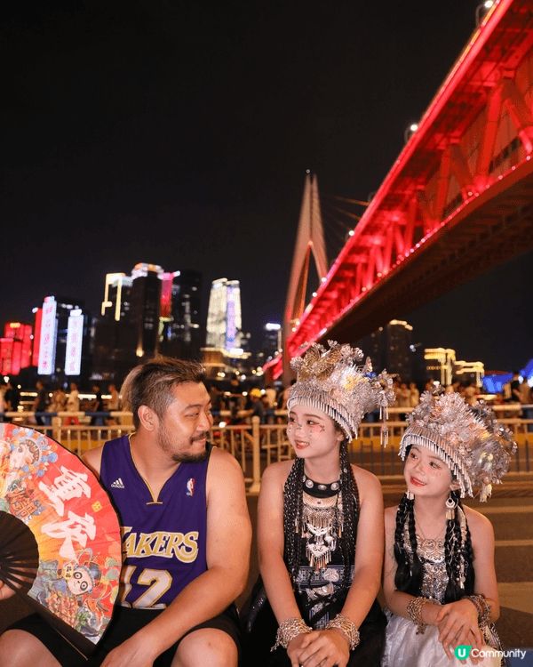 這是上年假期同家人一齊去咗重慶玩而影嘅一啲當地好出名嘅民族服...