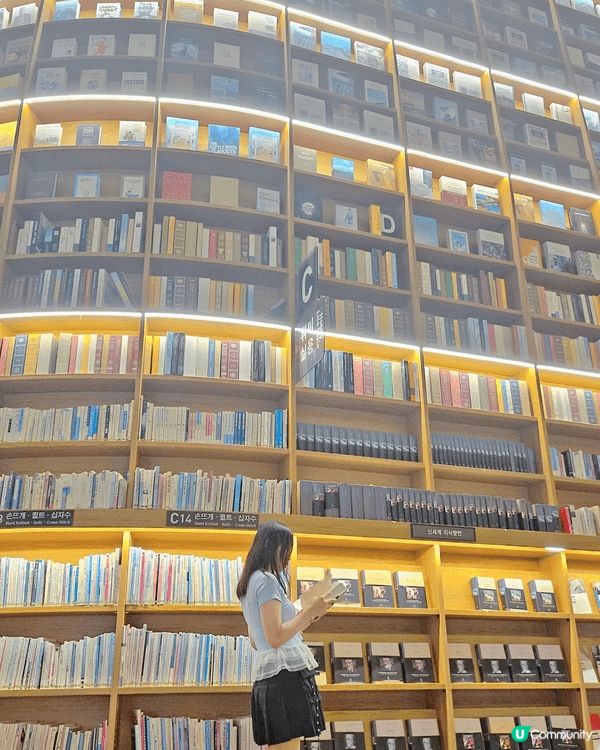 📚圖書館也可以變成藝術館✨️  #星空圖書館별마당도서관 #...