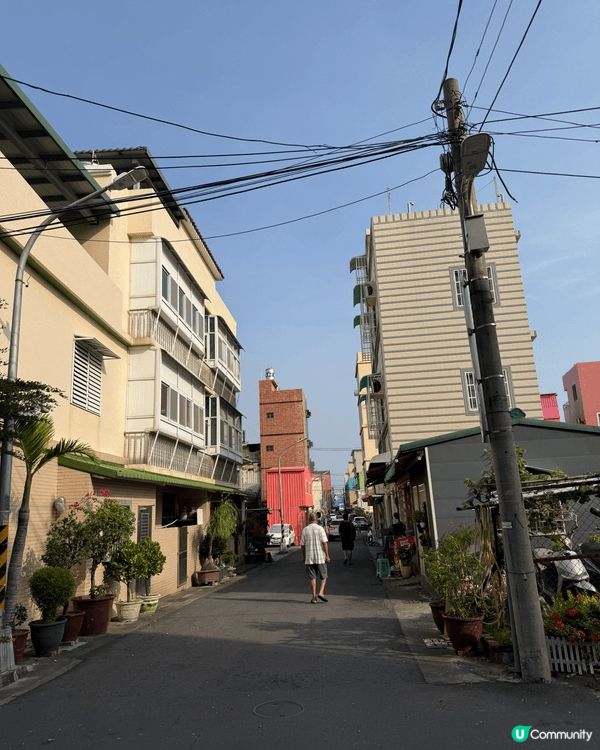 呢度係高雄嘅旗津島，最出名嘅打卡位就係旗津燈塔，上到去可以睇...