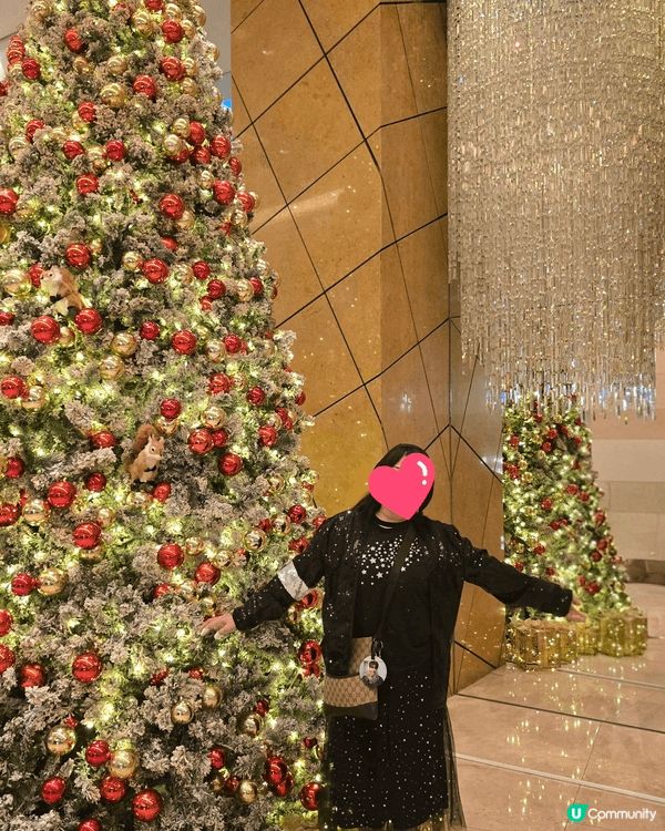 因為去飲宴，所以發現好正的聖誕佈置，有點北歐式，有雪人、有白...