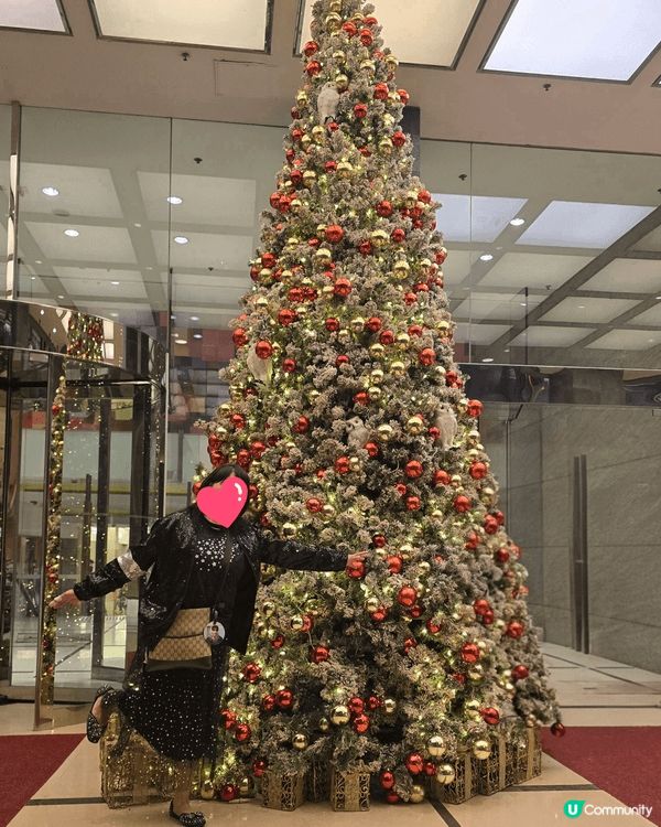 因為去飲宴，所以發現好正的聖誕佈置，有點北歐式，有雪人、有白...