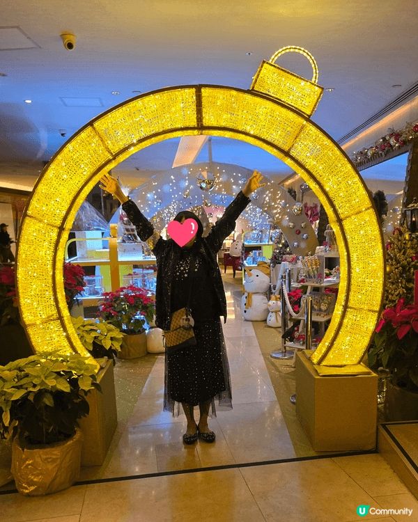 因為去飲宴，所以發現好正的聖誕佈置，有點北歐式，有雪人、有白...