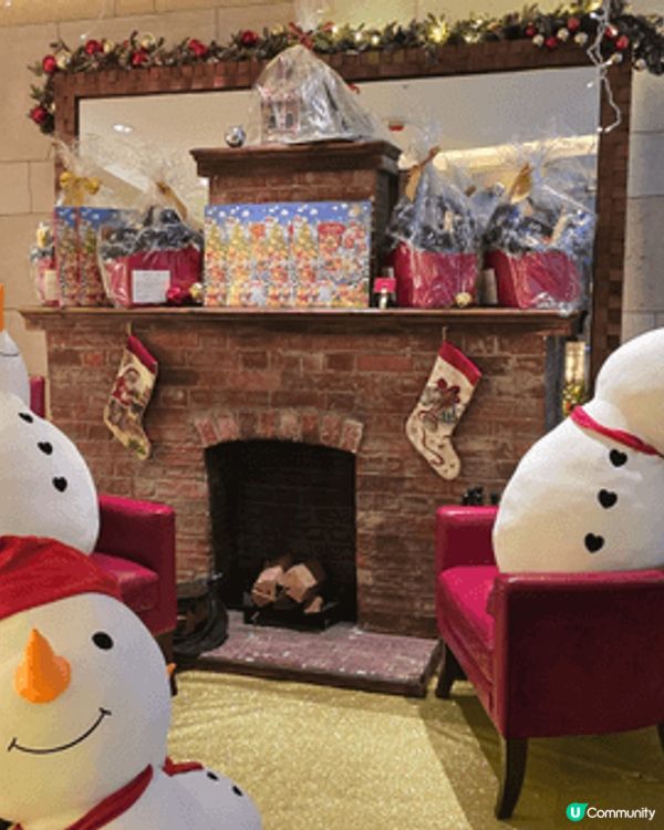 因為去飲宴，所以發現好正的聖誕佈置，有點北歐式，有雪人、有白...