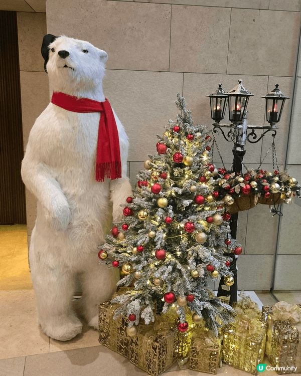 因為去飲宴，所以發現好正的聖誕佈置，有點北歐式，有雪人、有白...