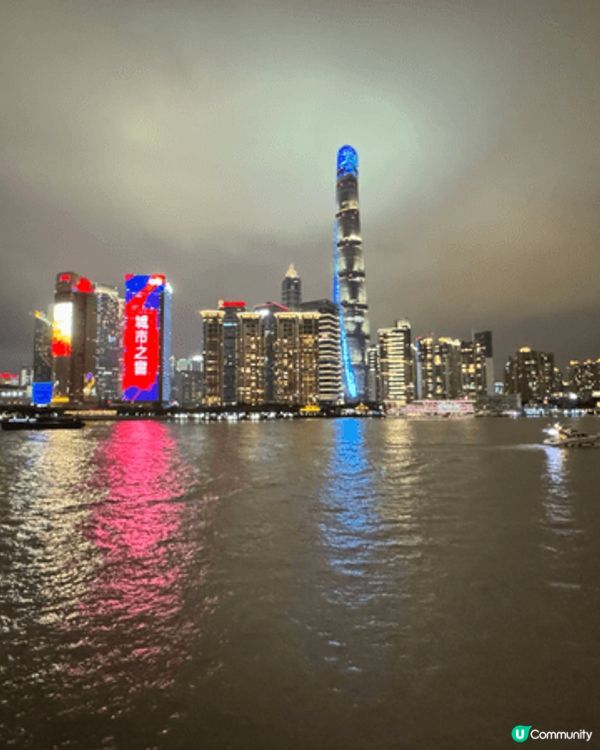 上海外灘日夜景色感覺都不一樣，各有特色，要親臨現場，才能領略...