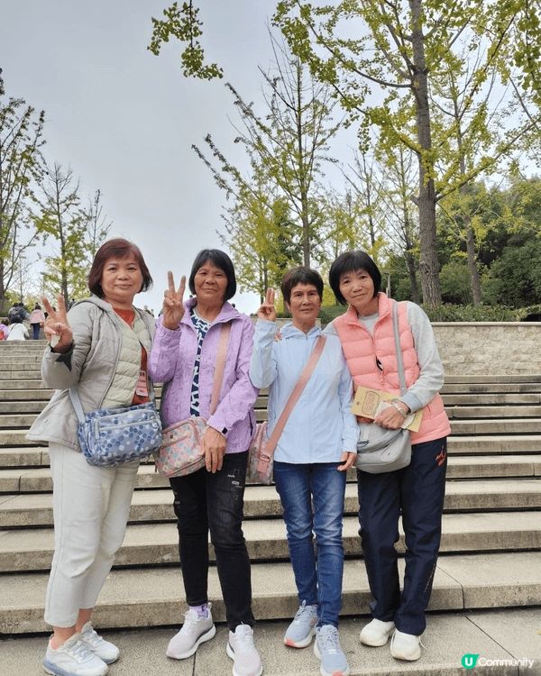 攝於舆友人杭洲      第二張攝於湖北恩施遊龍貢水