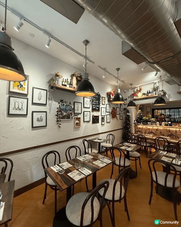 知道有個朋友好鍾意食手工意粉，早幾日帶左佢去位於中環主打瑞士...