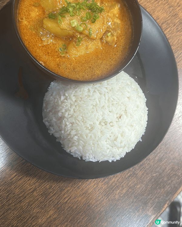 長洲一間平靚正餐廳，頹飯。有名你叫，正常見的蔥油香茅檸檬豬扒...