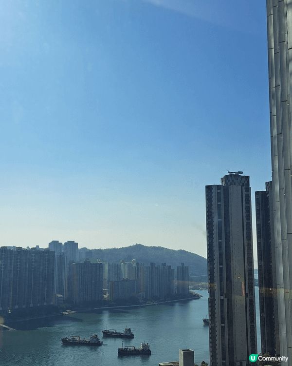 荃灣如心酒店是旅遊的好選擇，環境幽美，還可以看到海景，卧室床...