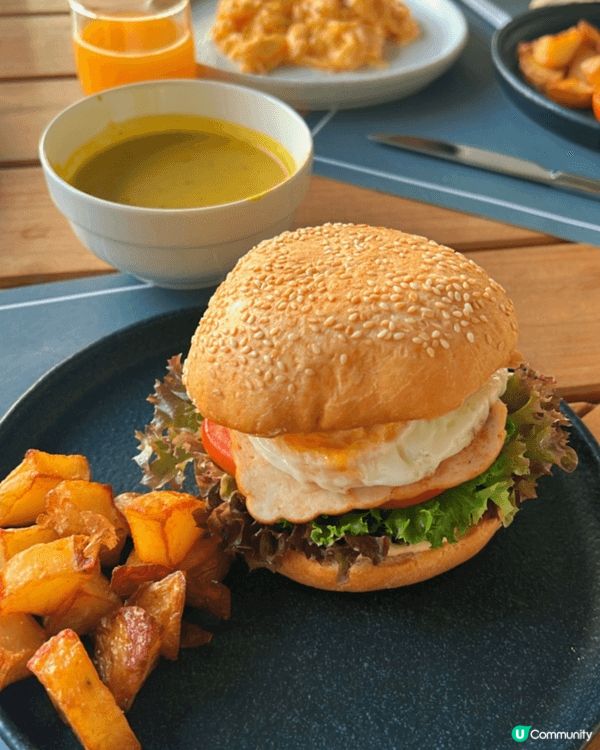 最喜愛和一家人去不同地方試食美食，去旅行亦去當地出名特色/推...