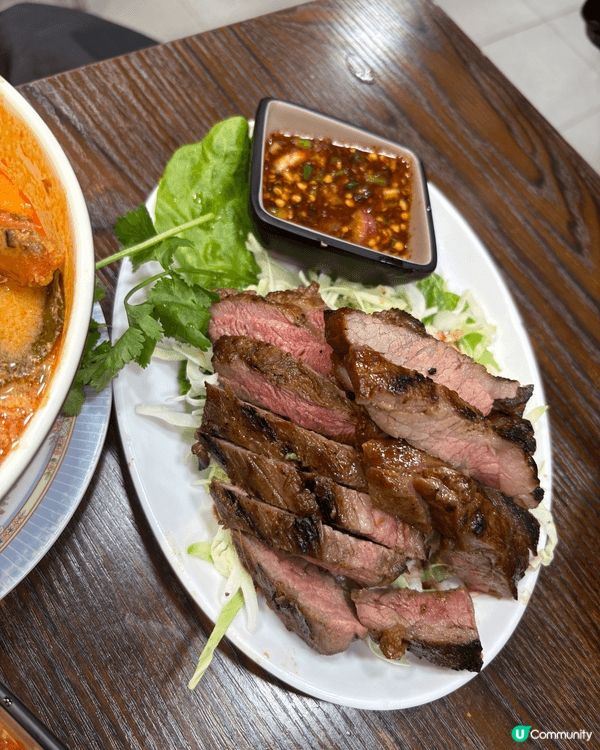 九龍城泰金國嘅泰式燒牛肉超正，必食，首次試炒蜆都唔錯啲蜆又大...