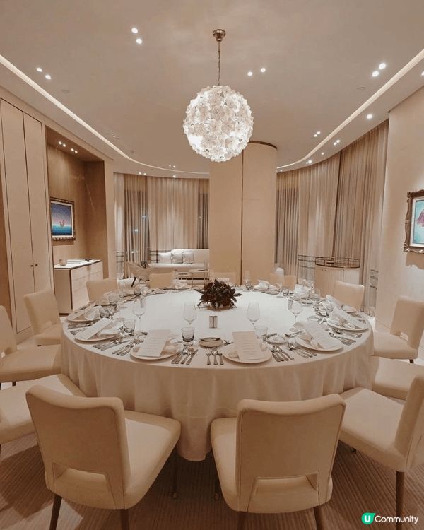 這酒店的用餐，令人難忘。可以提早預訂私人房間享受晚餐，六道菜...