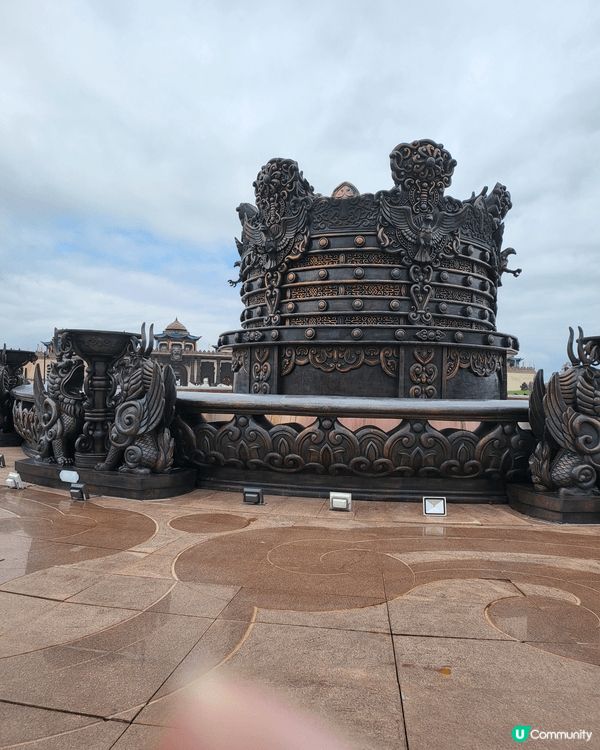 大漠風光，黃沙萬里，天氣陰晴，變幻無常。