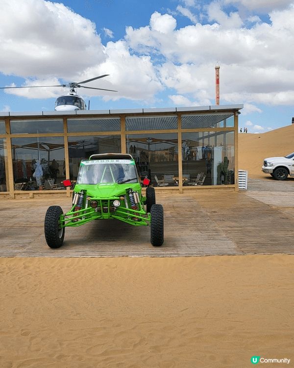 大漠風光，黃沙萬里，天氣陰晴，變幻無常。