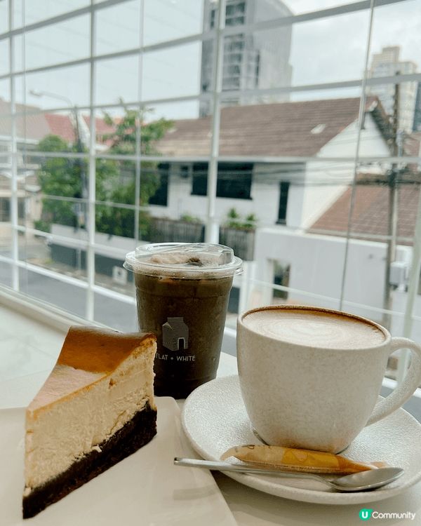 呢間係泰國嘅Cafe叫做Flat+White Cafe! 成...