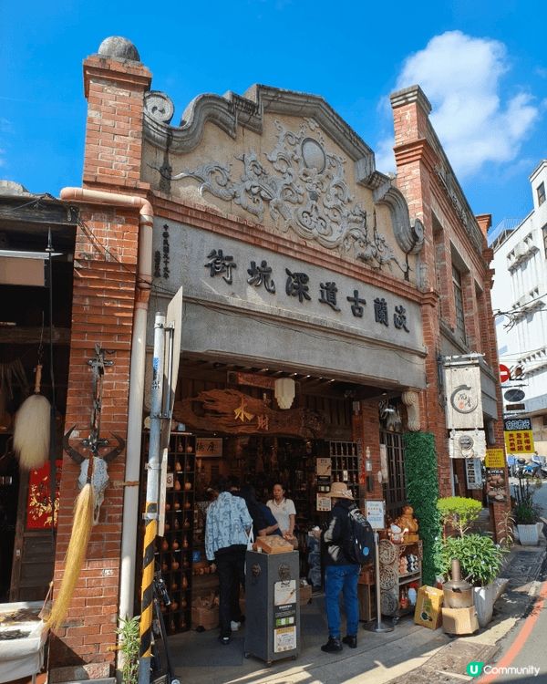 到台北旅遊主要是到故宮博物院看翡翠白菜及其他市區內的景點。