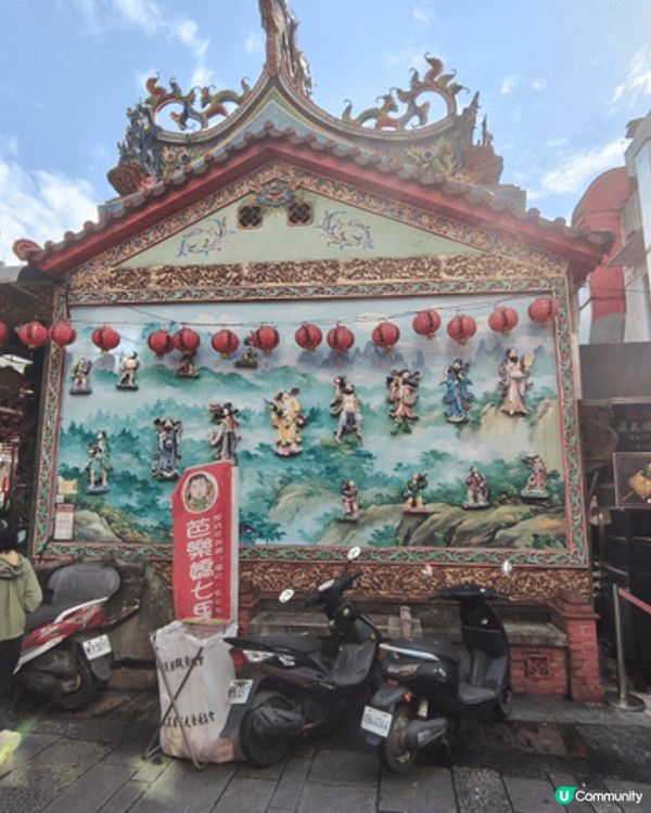 到台北旅遊主要是到故宮博物院看翡翠白菜及其他市區內的景點。