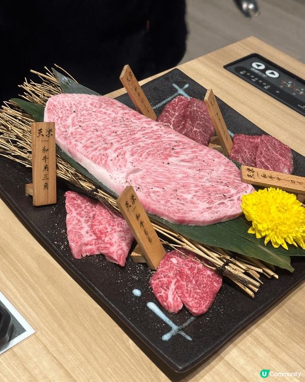 呢幾張圖片分別展示咗日本燒肉同鴨湯拉麵，係人氣美食推介。燒肉...