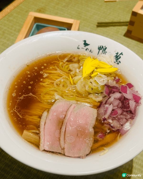 呢幾張圖片分別展示咗日本燒肉同鴨湯拉麵，係人氣美食推介。燒肉...