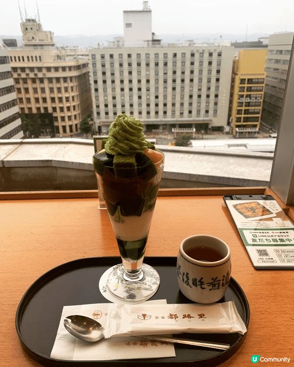 京都駅上蓋商場食抹茶甜品，可以坐低慢慢享受車站嘅外景，嘆雪糕...