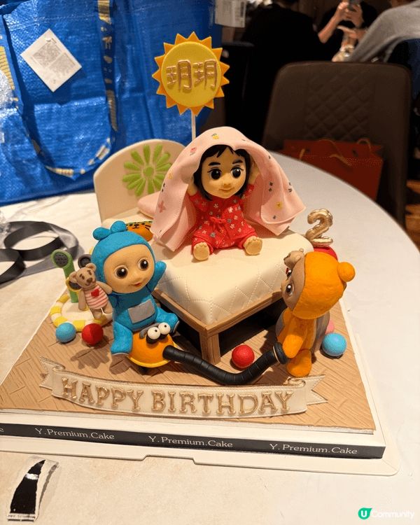 女兒2歲生日，再一次訂購個人化既蛋糕，將女兒最愛既公仔放晒係...