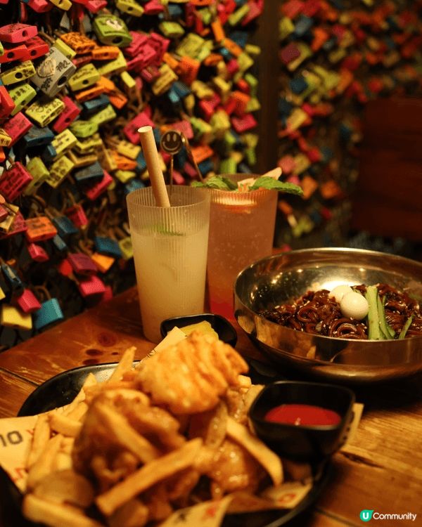 今次同朋友去咗尖沙咀嘅outdark韓國餐廳食飯，演唱環境好...