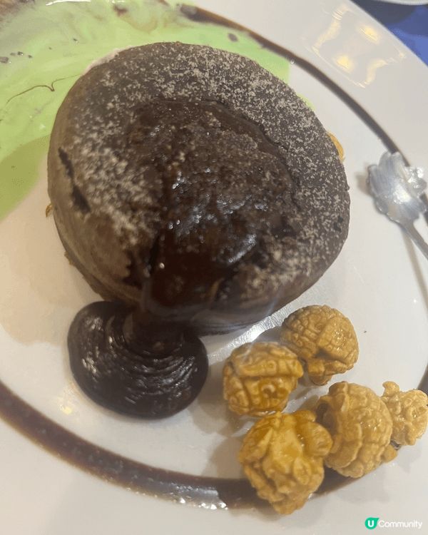 呢排天氣又開始有啲涼，行去山下菓子嘅時候，原本只係想搵個位歇...