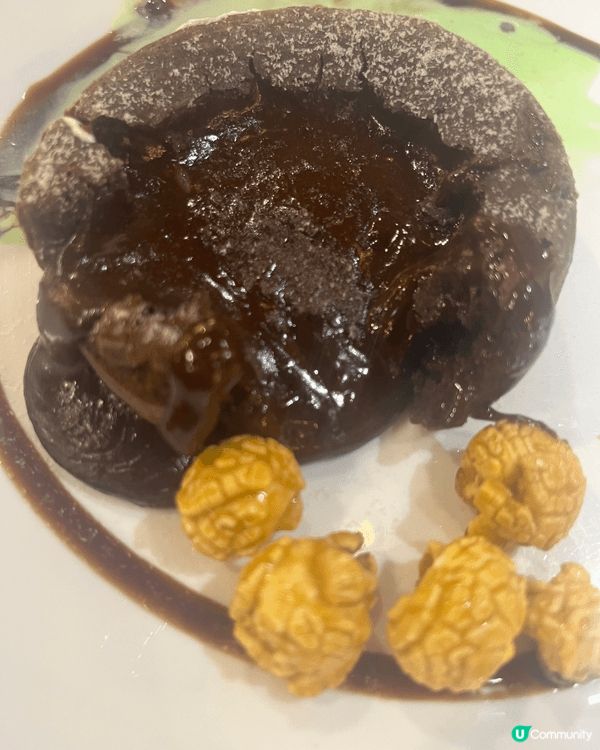 呢排天氣又開始有啲涼，行去山下菓子嘅時候，原本只係想搵個位歇...