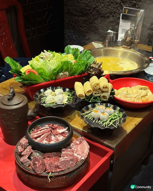 天氣轉涼又係時候打邊爐啦，去左太和既大滾友，餐廳裝修行宮廷風...